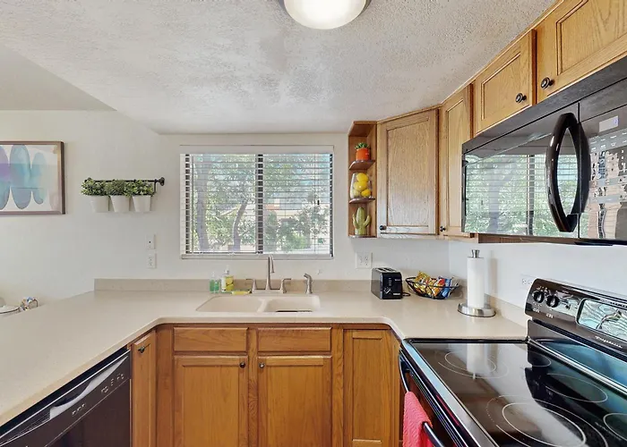 Holiday home Mtn-view W/ Amenities In Tucson!