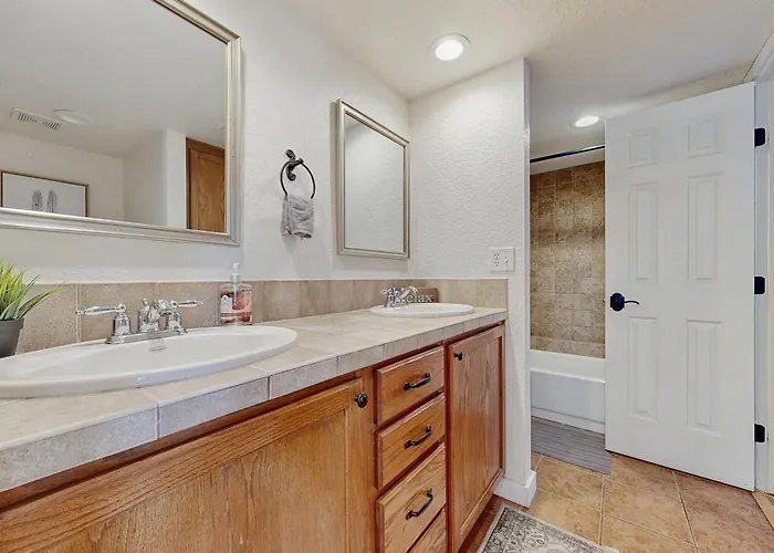 Mtn-view W/ Amenities In Tucson!